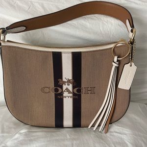 Small Coach shoulder/elbow bag